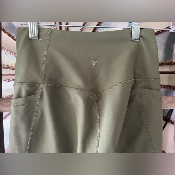 Old navy active leggings olive size small tall. Like new - Picture 3 of 4